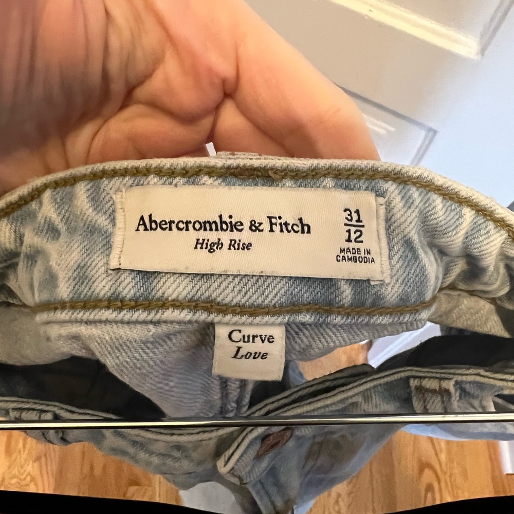 Abercrombie Curve Love High Rise Loose Shorts sz 31/12 - Picture 4 of 4